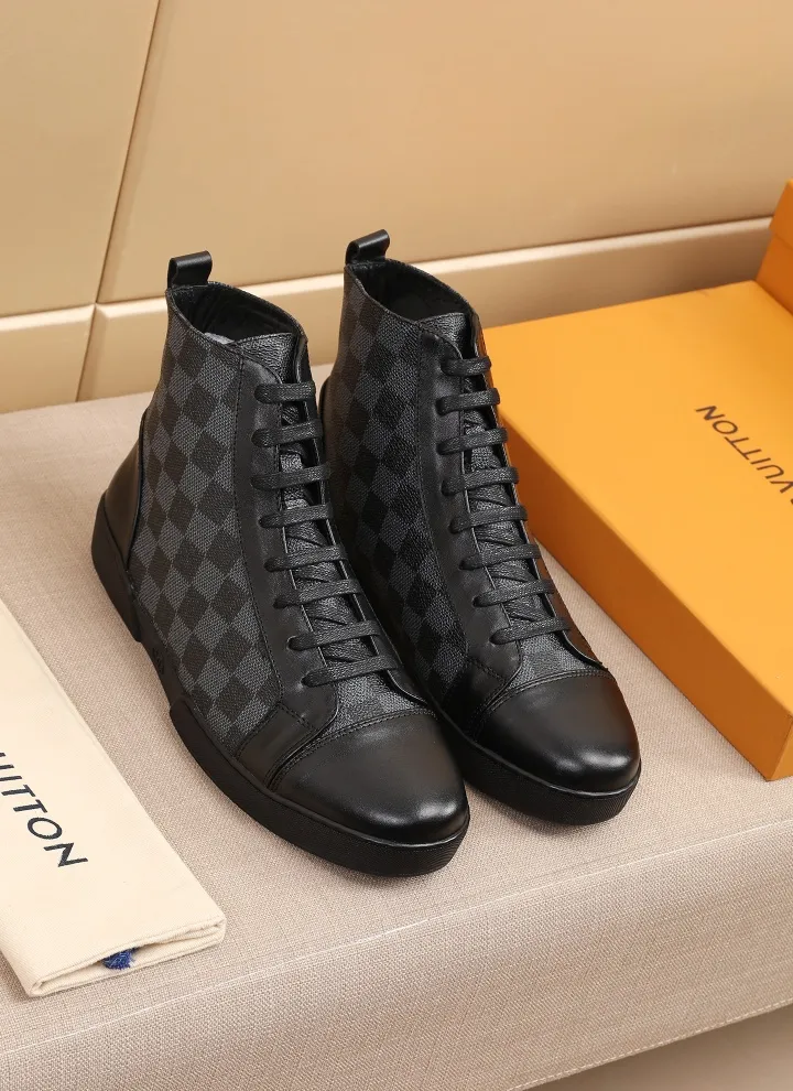 Factory price: 400💰【LV】Official website popular series 🇮🇹🇮🇹1:1 production, selected high-end imported cowhide, sheepskin lining with sheepskin pads, paired with Louis Vuitton Monogram Ecli men's shoes 💰se canvas and pure black rubber soles, the ultimate simple design perfectly interprets the latest inspiration for shoes, integrating classics and fashion. 🔍🔍High quality, worth having. The bottom car thread will never be unglued. Sellers are welcome to sell as shown in the picture above. We can send one piece on behalf of you. Number of yards: 38-44 (45 yards can be customized)